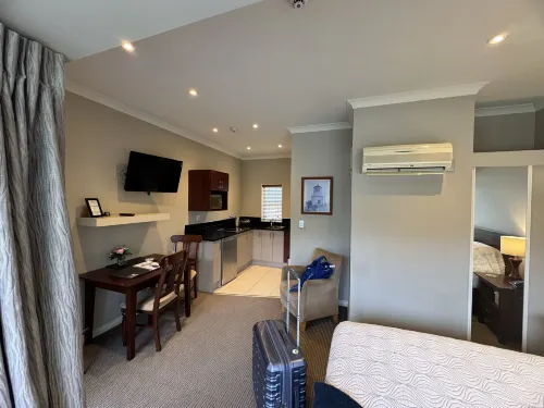 Merivale Manor Rooms Photos
