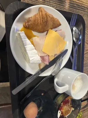 Ibis Styles Paris Gare de l'Est Château Landon Dining Photos