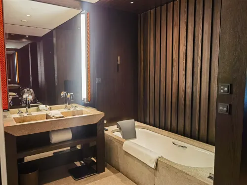 Hyatt Regency Wuhan Optics Valley Rooms Photos