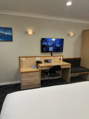 Parkside Hotel & Apartments Rooms Photos