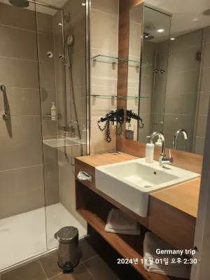 H4 Hotel München Messe Zimmer Photos