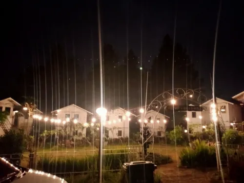 Royal Caravan Hotel & Outbound Trawas Area Publik Photos