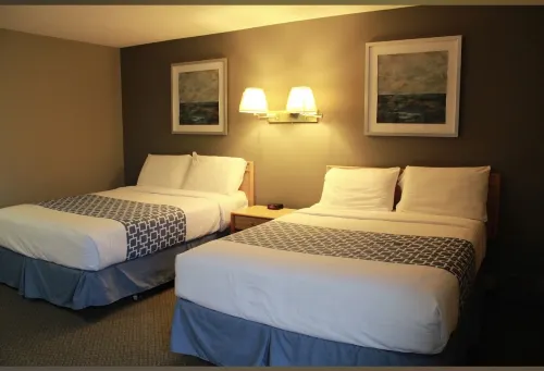 Travelodge by Wyndham Edmonton Airport Rooms Photos