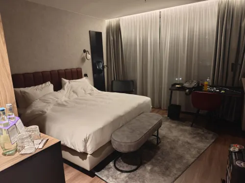 Radisson Blu Hotel at Porsche Design Tower Chambres Photos