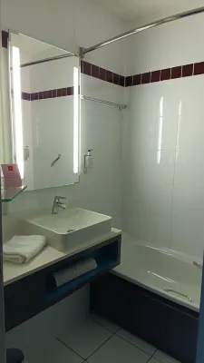 Leonardo Hotel Belfast Rooms Photos