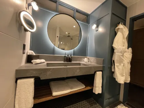 The Gantry London, Curio Collection by Hilton Chambres Photos
