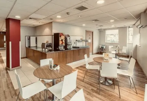 Redwings Lodge Wolverhampton Central Photos