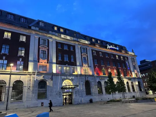 Radisson Blu Hotel Leeds City Centre Exterior Photos