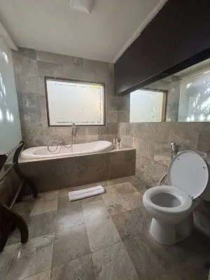 The Awan Villas Kamar Photos