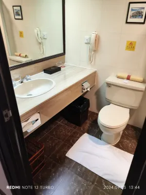 Zhongshan International Hotel Rooms Photos
