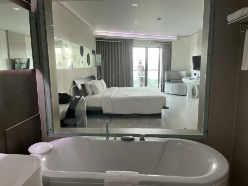 Pattaya Discovery Beach Hotel Chambres Photos