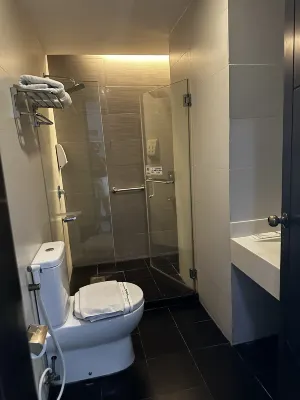 Castle Peak Hotel Rooms Photos