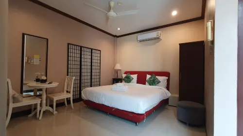 Kata Beachwalk Hotel and Bungalows Zimmer Photos