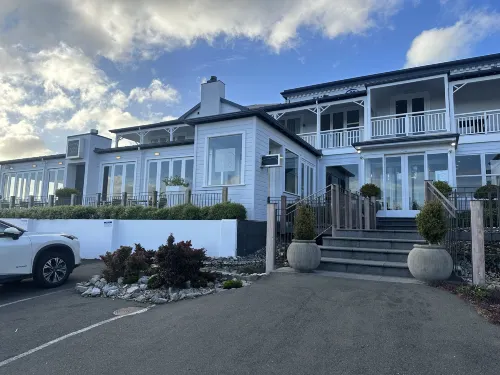 Hilton Lake Taupo Exterior Photos