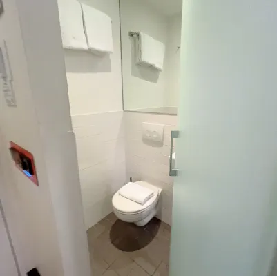 EasyHotel Rotterdam City Centre Zimmer Photos