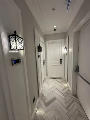 Mirrors Hotel Photos