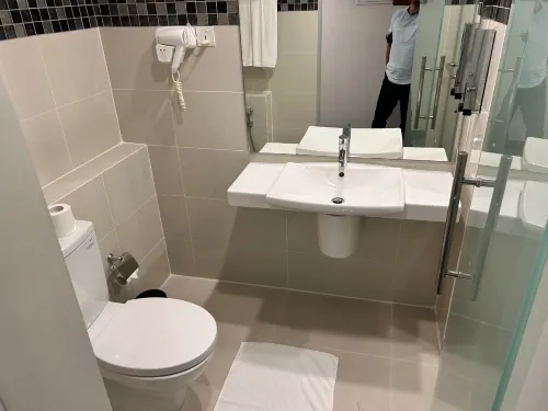 Fairway Colombo - Sri Lanka's First Hotel With Robot Technology Rooms Photos