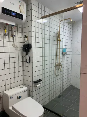 Zhaoqing · FumiFullmeCinemaBathtubDesignHotel Kamar Photos