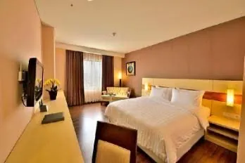 Hotel California Bandung Zimmer Photos