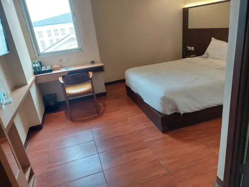 Azka Hotel by Salak Hospitality Kamar Photos