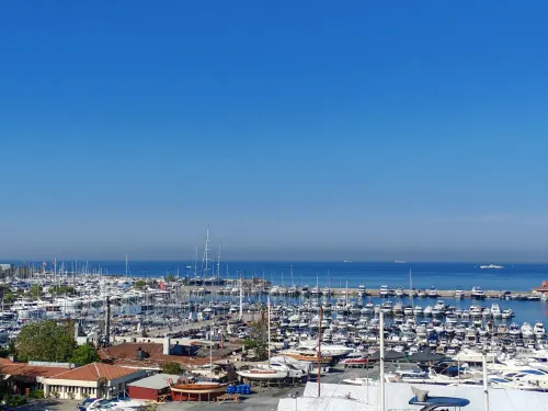 Wyndham Grand Istanbul Kalamış Marina Hotel À proximité de l'hôtel Photos