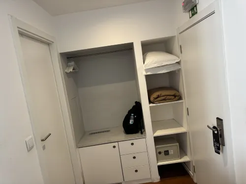 The 8 - Downtown Suites Kamar Photos