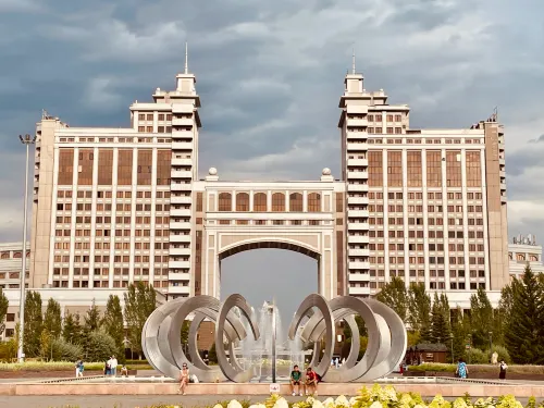 King Hotel Astana Рядом с отелем Photos