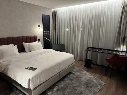 Radisson Blu Hotel at Porsche Design Tower Chambres Photos