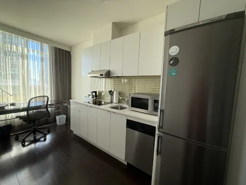 Element Vancouver Metrotown Rooms Photos