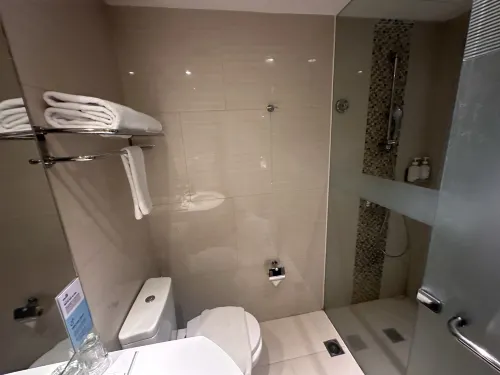 Holiday Inn Express Jakarta International Expo Chambres Photos