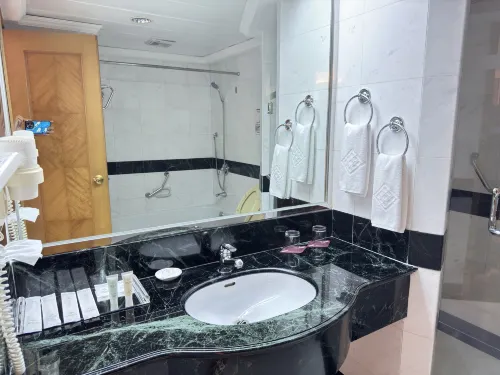 Golden Crown China Hotel Rooms Photos