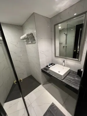The Acacia Hotel & Resort Jakarta Kamar Photos