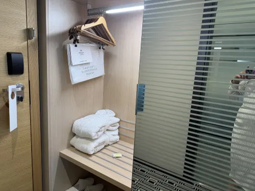 Hilton Geneva Hotel and Conference Centre Camere Photos