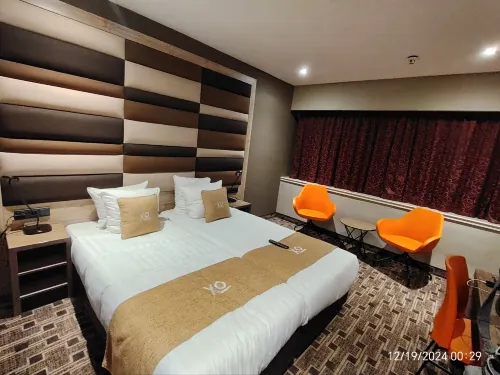 XO Hotels Blue Tower Zimmer Photos