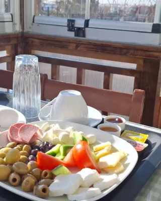 Galley Hotel Makanan Photos