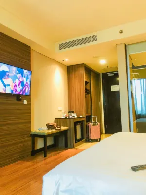 The Alana Hotel & Convention Center Solo by Aston Kamar Photos