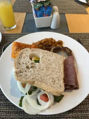 Holiday Inn Express Durban - Umhlanga Mahlzeiten Photos