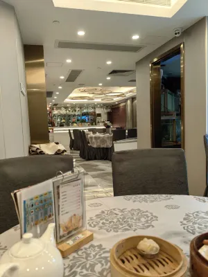Hotel Guia Makanan Photos