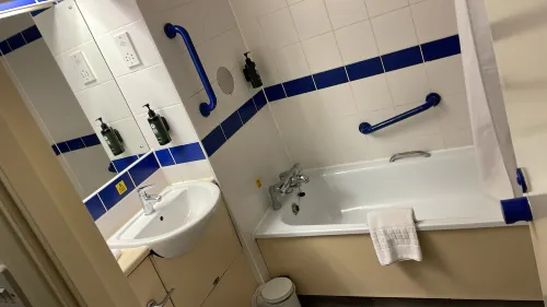 Days Inn by Wyndham Sutton Scotney South Zimmer Photos