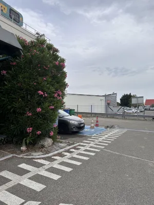 hotelF1 亞維儂中心庫爾蒂納 TGV 火車站酒店 酒店鄰近 Photos