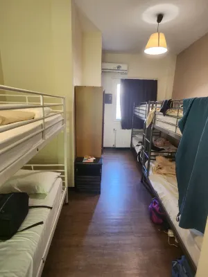 Pella Inn Hostel Zimmer Photos