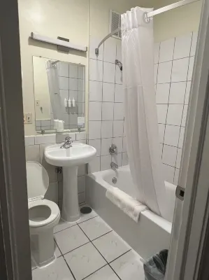 Travelodge by Wyndham Downtown Chicago Rooms Photos