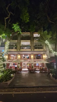 Conifer Boutique Hotel Exterior Photos