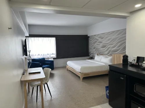 Hotel Ruby Foo's Rooms Photos