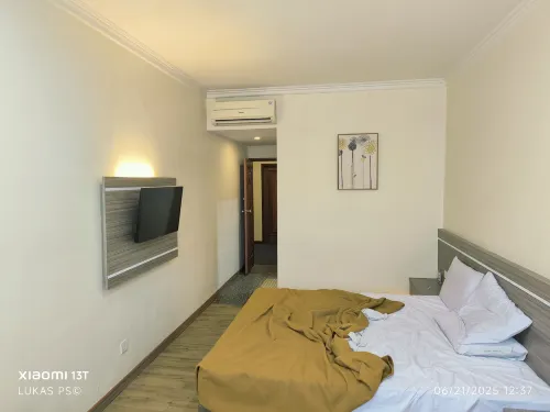 Holiday Hotel Batam Rooms Photos