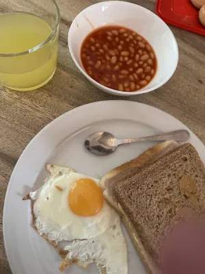 Saint James Backpackers Dining Photos