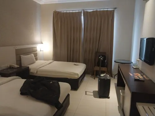 Life Emerald Hotel Surabaya Номера Photos