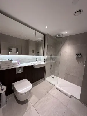 Cove - Landmark Pinnacle Rooms Photos