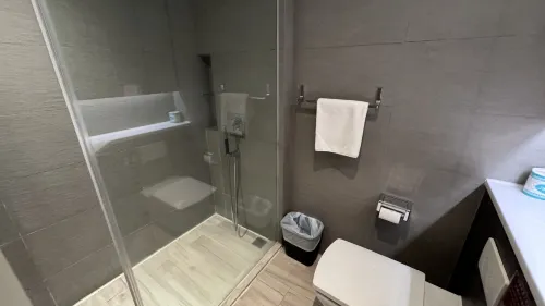 CM+ Hotels and Serviced Apartments Kamar Photos