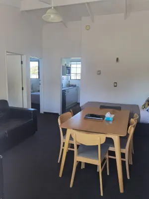 Colonial Lodge Motel Photos